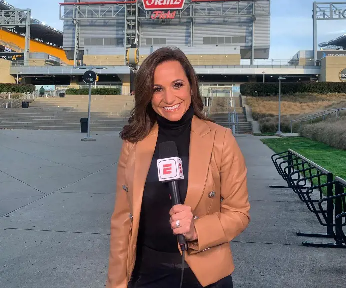 Dianna Russini hosting ESPN show in Pittsburgh, Pennsylvania on October 18, 2020.