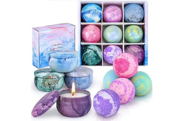 A packet of five bath bombs and four candles available as a bundle on Amazon. 