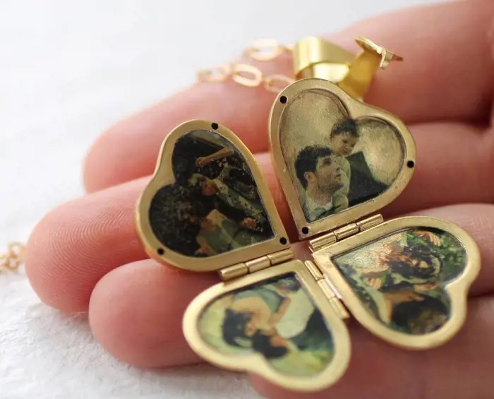 A foldable vintage necklace with four picture holders for all the family members.