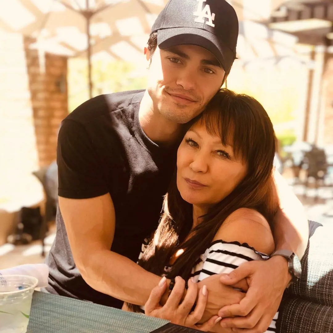 Darren and Deborah share a warm moment on Mother's Day 2021