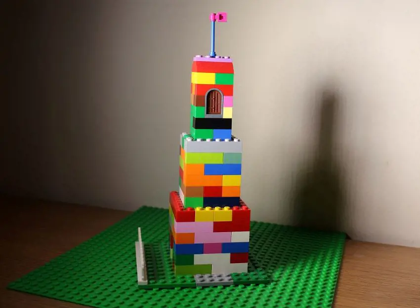 Build a unique lego structure for other teams to copy