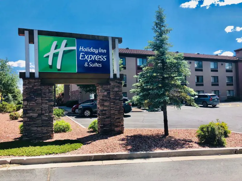 The exterior of the Hotel Inn Express & Suites located in Tusayan