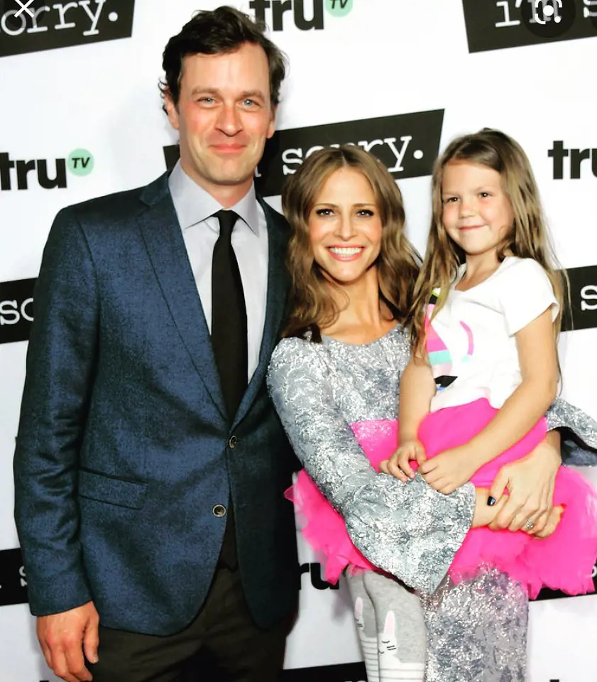 Andrea with her on-screen husband Tom Everett Scott and daughter Olive Petrucci