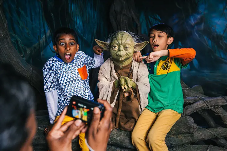 Kids pose with the Wax statue of Yoda at Madame Tussauds New York.
