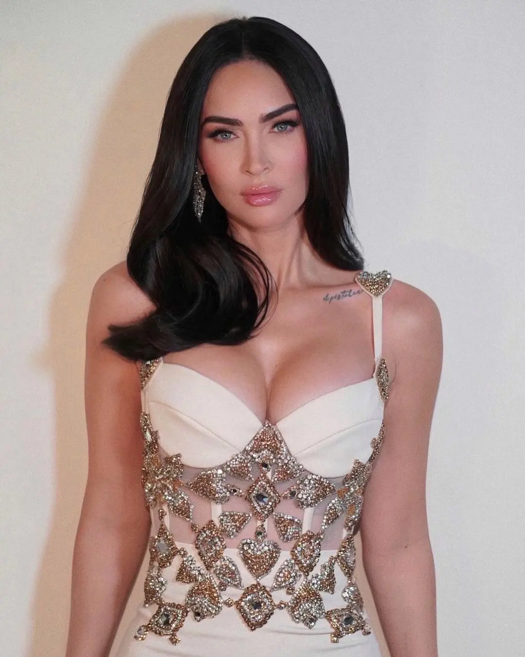 Megan fox looking angelic at the Grammys