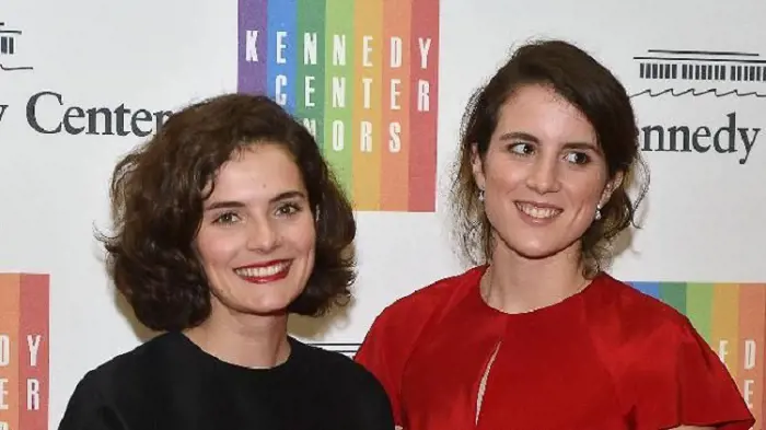Rose and her sister Tatiana Schlossberg attending 2014 Kennedy Center Honors. 