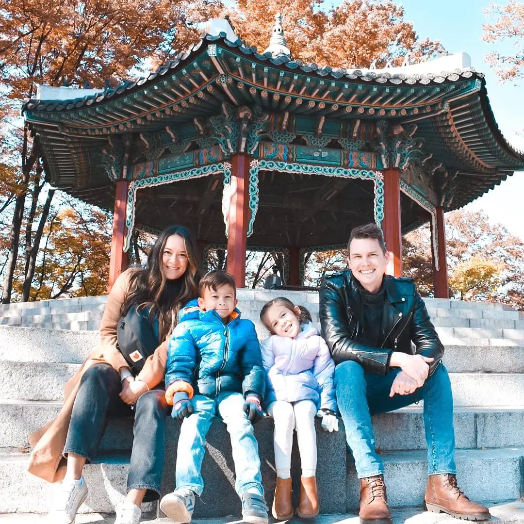 Walking on Travels family Tawny Clark and her husband with their two children wishes holidays from N Seoul Tower, South Korea. 