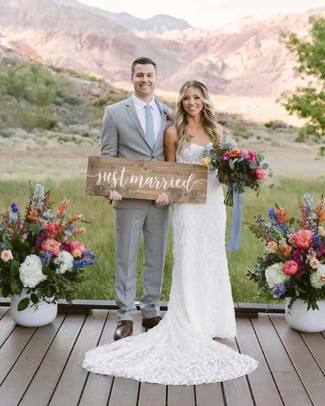Couple elopes to Red Rock Canyon in Las Vegas