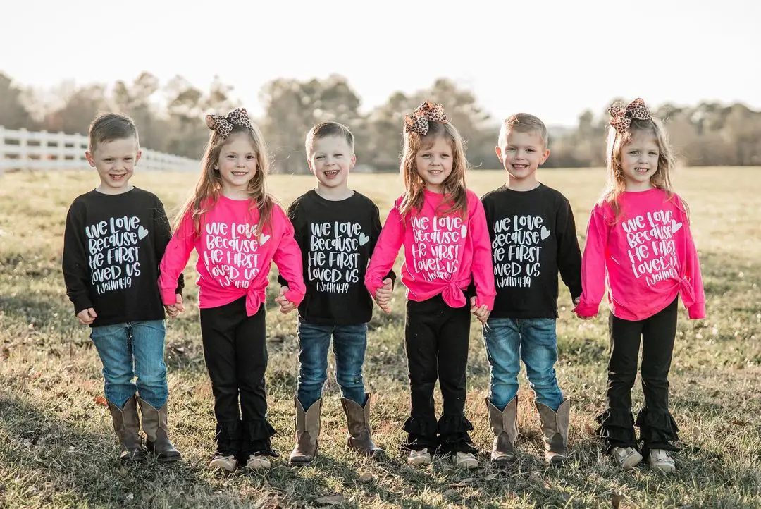 The Waldrop Sextuplets attired in similar outfit as they spread love and happiness on the ocassion of Valentine's Day