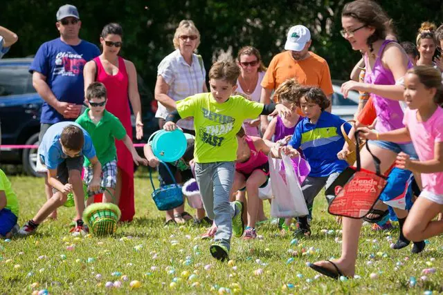 Egg hunt relay is a family activity for kids and parents to play together