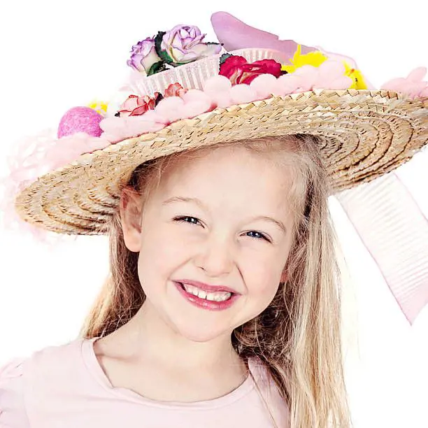 DIY straw hat is a creative idea for Easter