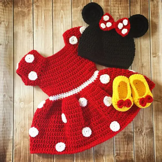 Minnie Mouse Crochet Dress For Toddlers made with some easy crocheting techniques and readily available yarns. 
