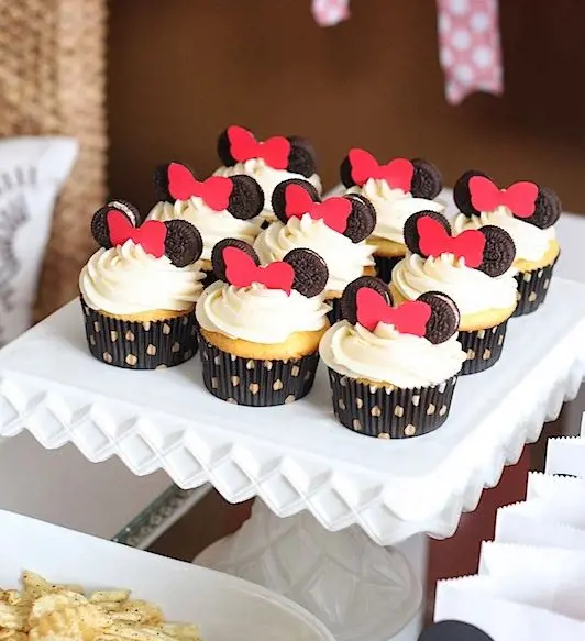 Delicious and east to prepare DIY Minnie Mouse Cup Cakes for your toddler's birthday party. 